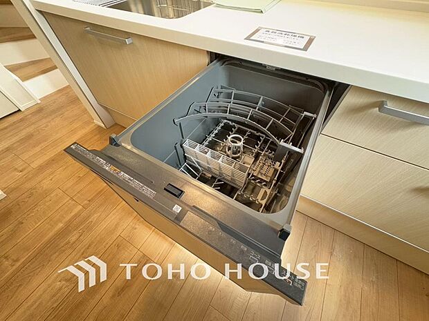 「ビルトインタイプ食器洗乾燥機」通常の手洗いでは使用出来ないほど高温のお湯や高圧水流を使うことにより汚れを効果的に落とすことができる。