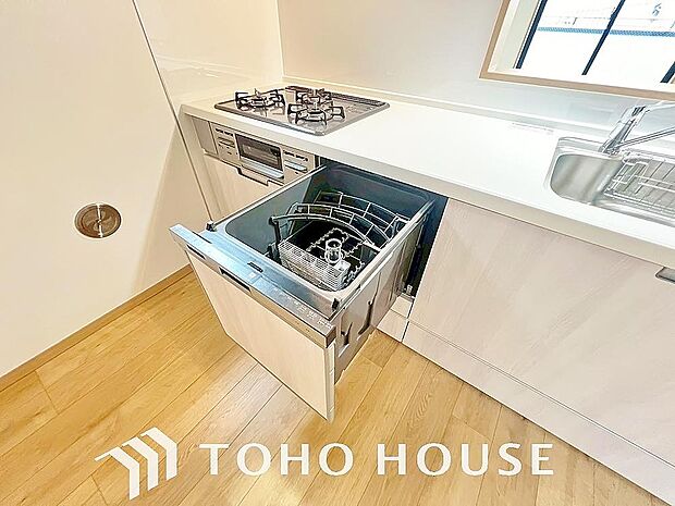 高温水や高圧水流を使う事で効率よく食器洗浄できます。殺菌効果も高いので哺乳瓶等を洗う際にも便利です。