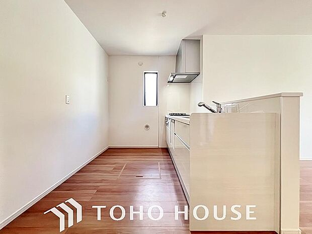 ご家族みんなで調理ができる位のスペースを実現したキッチン空間となっております。