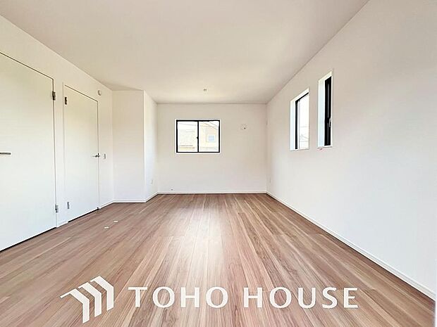 一日の疲れを癒やしてくれる主寝室。時を忘れて過ごす場所として過ごせるお部屋。