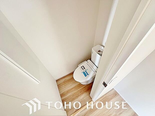 清潔な空間であって頂けますように、目に留まるだけではなく、汚れをふき取り易いフロアと壁紙をチョイス。