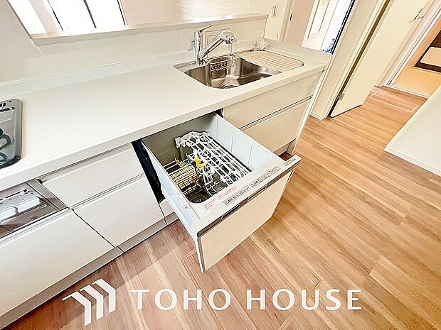 高温水や高圧水流を使う事で効率よく食器洗浄できます。殺菌効果も高いので哺乳瓶等を洗う際にも便利です。