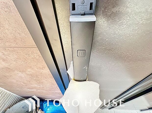 防犯対策への意識が高まっている最近では、補助錠として鍵穴のない電子錠を選ぶ方も増えています。