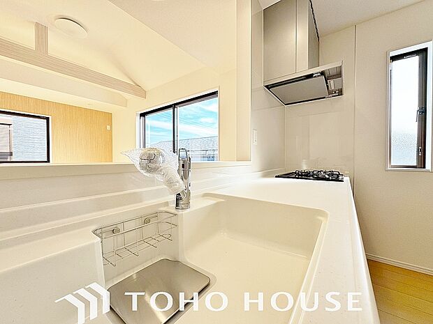 「浄水器一体型水栓」ボタンひとつで浄水と原水に切り替えられる浄水器一体型水洗を使用。お米を炊いたりする際には浄水機能をつかうこともできて、人気の商品です。