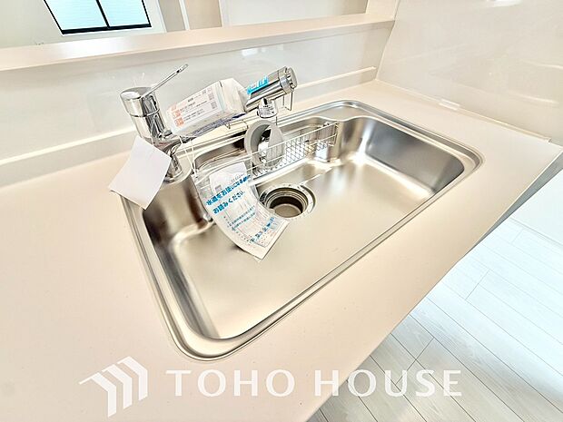 ワンタッチで浄水と原水を切り替えできる浄水器一体型水栓は水道水に含まれる有害物質を除去してくれます。