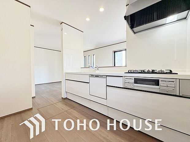 広々キッチンを採用。みんなで作った料理を召し上がりながらの会話は、どのような物になるのでしょうか。