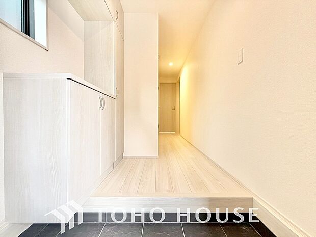 ダウンライトを使用しお洒落に演出。帰りたくなる家をテーマに設計。いつも「人」と「家」の間に・・・。