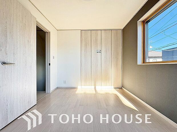 一日の疲れを癒やしてくれる主寝室。時を忘れて過ごす場所として過ごせるお部屋。