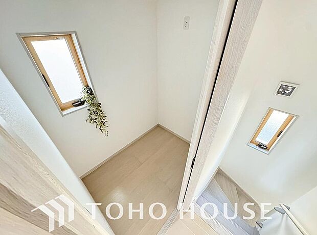 少しでも空いているスペースを収納にすることで、無駄のない空間を演出しております。