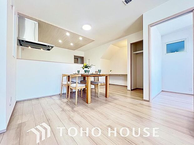 作り手の「気持ちの良いリビングでお過ごししていただきたい」という思いを感じさせます。