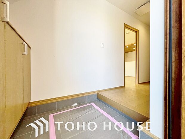 ダウンライトを使用しお洒落に演出。帰りたくなる家をテーマに設計。いつも「人」と「家」の間に・・・。