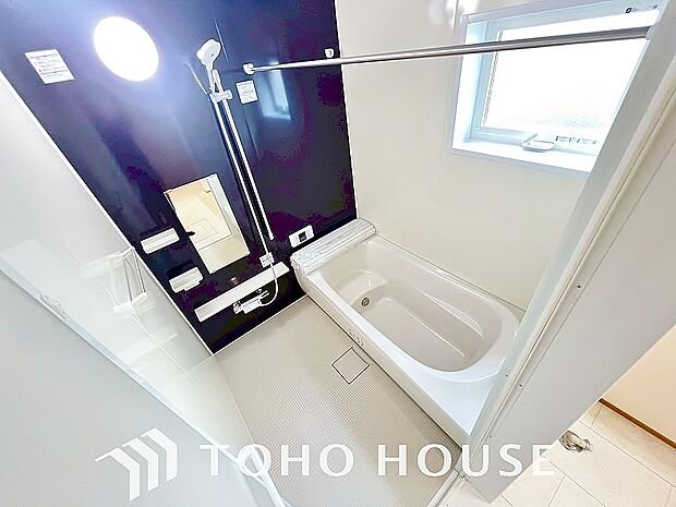 心地よいバスタイムを演出する浴室はゆとりあるサイズを採用。