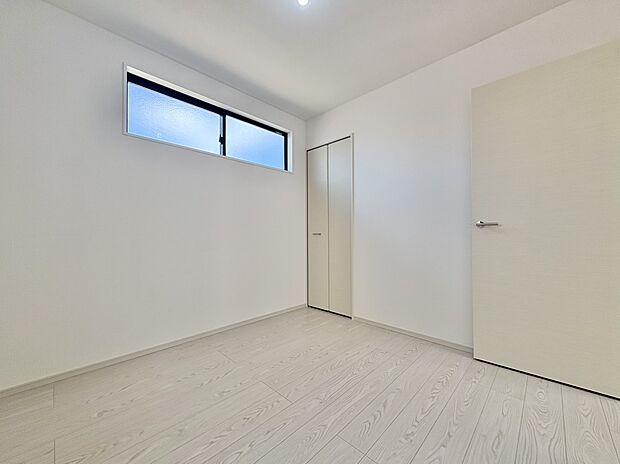 白を基調とした室内は、明るい住空間を造り出すだけでなく、清潔感をもたらしてくれます。