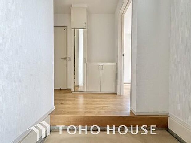 温かみのある色合いでデザインされた玄関は、優しい雰囲気です。帰りたくなる、安息の住まいです。