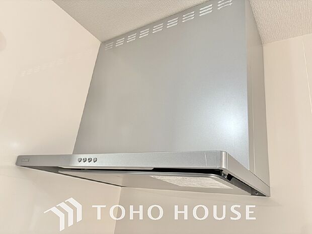 最新のレンジフードは静音性や省エネ性能が向上しデザインもスタイリッシュ。効率的な換気で料理を快適に。
