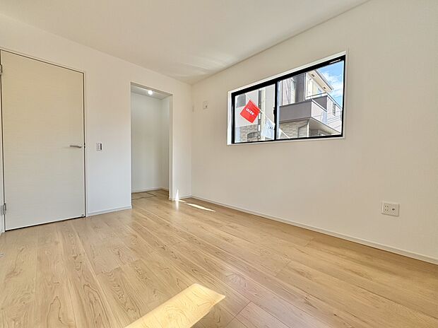 快適な光を取り入れ、心地よい風を取り入れます。心と体をゆったりと安らげる寝室。