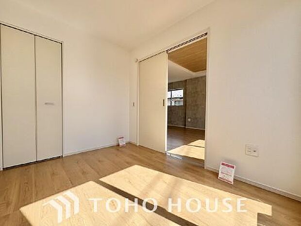 白を基調とした室内は、明るい住空間を造り出すだけでなく、清潔感をもたらしてくれます。