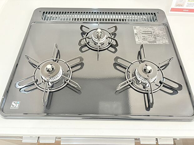 毎日料理をする、料理が好き、家族が多くて量を作る必要がある、等の方々にとっては必須の3口コンロ。