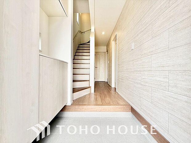 ダウンライトを使用しお洒落に演出。帰りたくなる家をテーマに設計。いつも「人」と「家」の間に・・・。