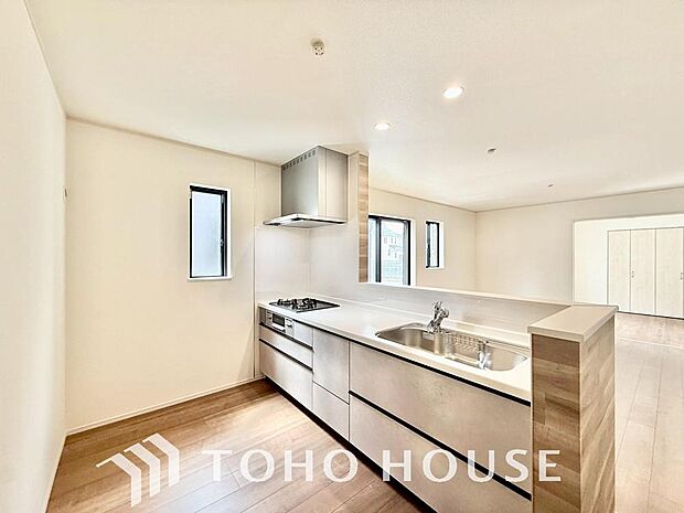 お料理の上手な方が、独壇場でお料理の腕を披露するスタイルに向いているキッチンです。