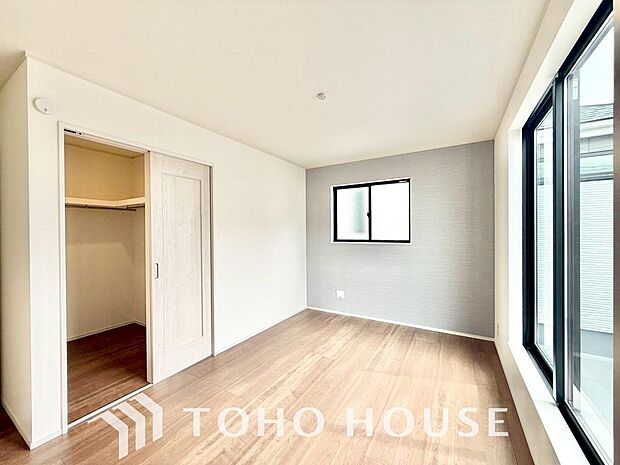 一日の疲れを癒やしてくれる主寝室。時を忘れて過ごす場所として過ごせるお部屋。