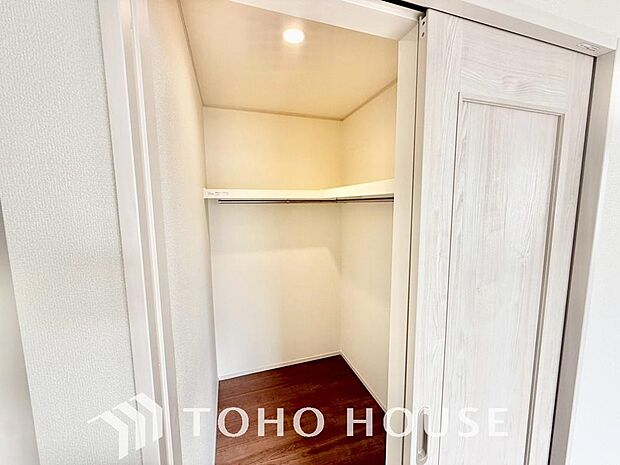 お子様のおもちゃやゴルフバック等、大きなお荷物をお持ちの方や、お荷物が多い方でも安心のスペースです。