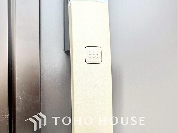 防犯対策への意識が高まっている最近では、補助錠として鍵穴のない電子錠を選ぶ方も増えています。