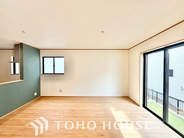 作り手の「気持ちの良いリビングでお過ごししていただきたい」という思いを感じさせます。