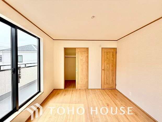 一日の疲れを癒やしてくれる主寝室。時を忘れて過ごす場所として過ごせるお部屋。