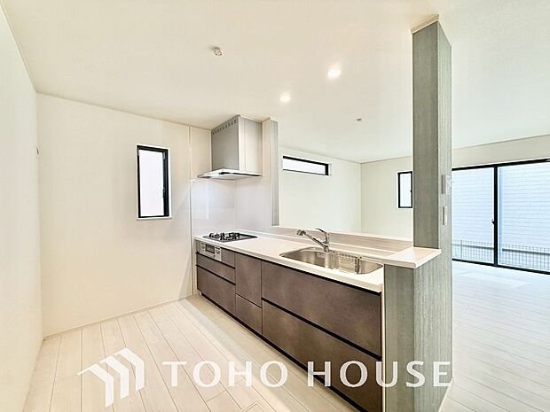 お料理の上手な方が、独壇場でお料理の腕を披露するスタイルに向いているキッチンです。