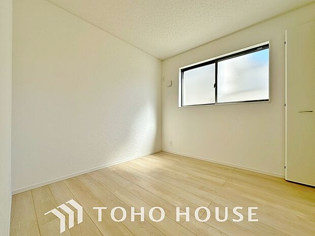 快適な光を取り入れ、心地よい風を取り入れます。心と体をゆったりと安らげる寝室。