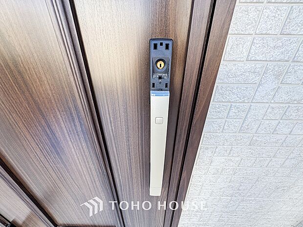 ボタン一つで施錠・解錠できる電子錠は、防犯意識の高まりから補助錠として選ばれることが増えています。