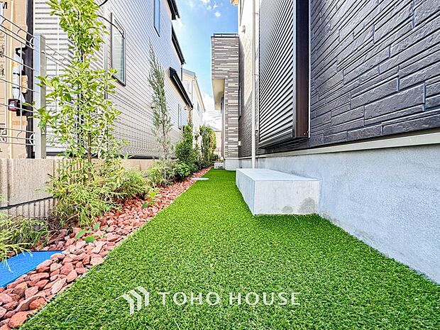 日当たりも良く、家庭菜園や植栽を育てるのに適したお庭はこれからの生活に緑という癒しを与えてくれます。