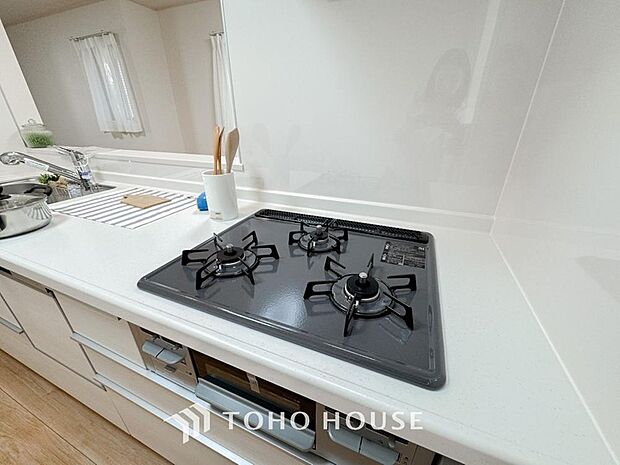 毎日料理をする、料理が好き、家族が多くて量を作る必要がある、等の方々にとっては必須の3口コンロ。