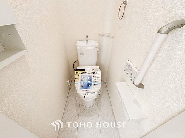 十分な広さと清潔感のあるカラーで纏まったおトイレ。時間に余裕とゆとりを持たせます。