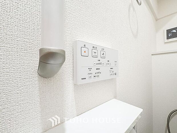 日本を訪れた外国の方で「使ってみて驚いた」と仰る方の多い、ウォシュレット。おしりを優しく洗ってくれるだけではなく、パワー脱臭機能なども備え、快適な空間を創出する機能もございます。