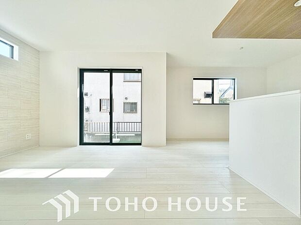 作り手の「気持ちの良いリビングでお過ごししていただきたい」という思いを感じさせます。