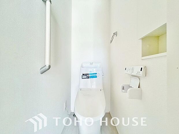 清潔な空間であって頂けますように、目に留まるだけではなく、汚れをふき取り易いフロアと壁紙をチョイス。