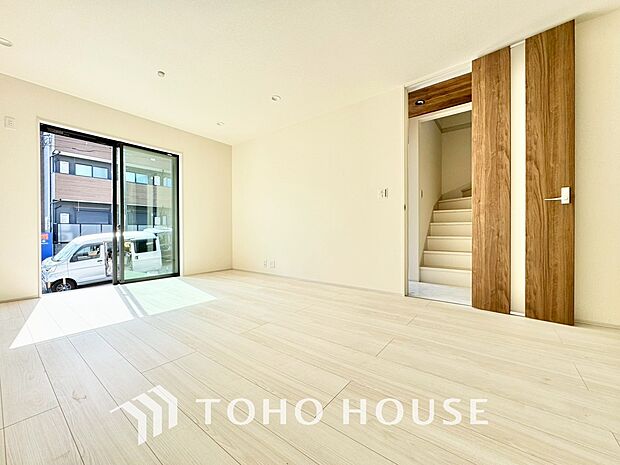 街並みや周辺の環境に呼応しながら、美しく、そして毎日の暮らしを考慮した機能性の高い住まい。