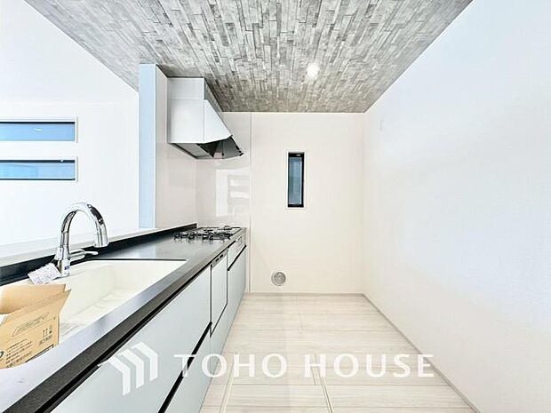 お料理の上手な方が、独壇場でお料理の腕を披露するスタイルに向いているキッチンです。