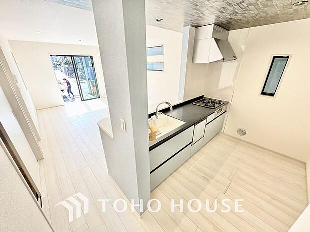 広々キッチンを採用。みんなで作った料理を召し上がりながらの会話は、どのような物になるのでしょうか。