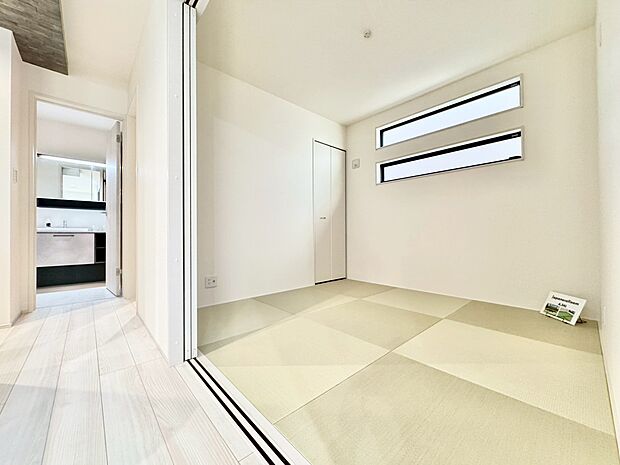 寛ぎの和空間や客間としては勿論、赤ちゃんや小さなお子様を遊ばせるスペースとしても重宝する和室。