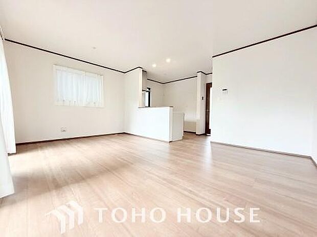 光と風があふれる開放的なリビングダイニングには自然と家族みんなが集まってきます。