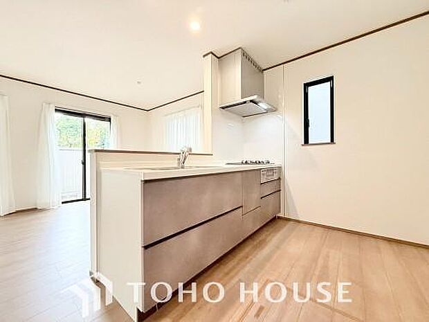 美しく使いやすいキッチン空間。優しい温もりを醸し出すキッチンは料理の為の配慮を随所に注ぎました。