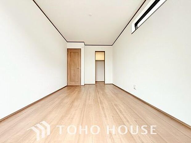 快適な光を取り入れ、心地よい風を取り入れます。心と体をゆったりと安らげる寝室。