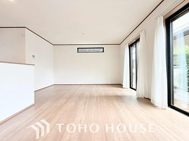 ホワイトナチュラルのテイストが、自然体で過ごせる心地良さ生み出しています。