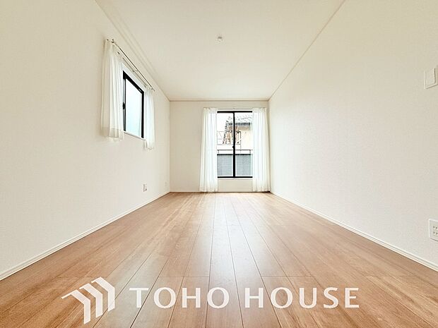 光と風があふれる開放的なリビングダイニングには自然と家族みんなが集まってきます。