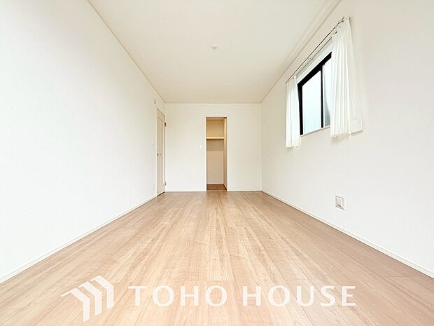 快適な光を取り入れ、心地よい風を取り入れます。心と体をゆったりと安らげる寝室。