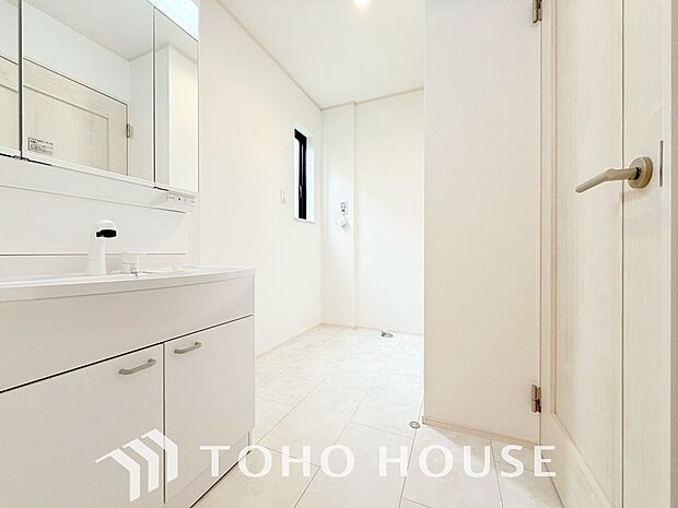 シンプルだからこそ使いやすい。スタンダードなデザインの洗面台はお掃除もしやすくいつも清潔。