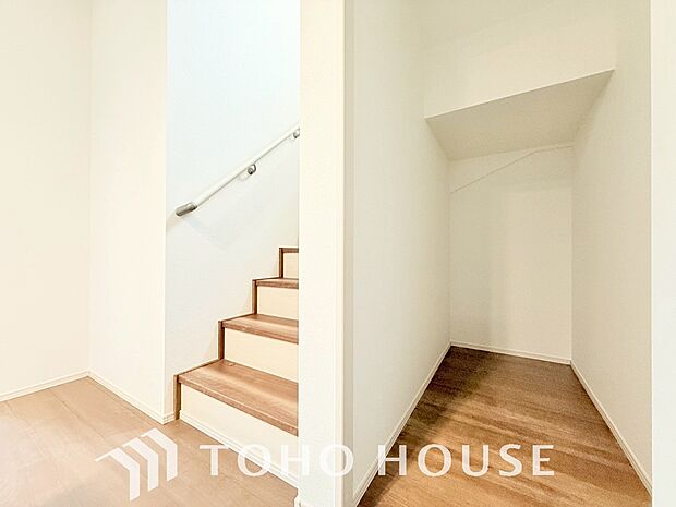 少しでも空いているスペースを収納にすることで、無駄のない空間を演出しております。